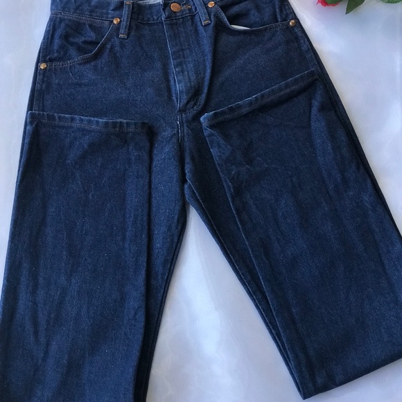Wrangler Vintage High Waisted Mom Jeans - Picture 2 of 6